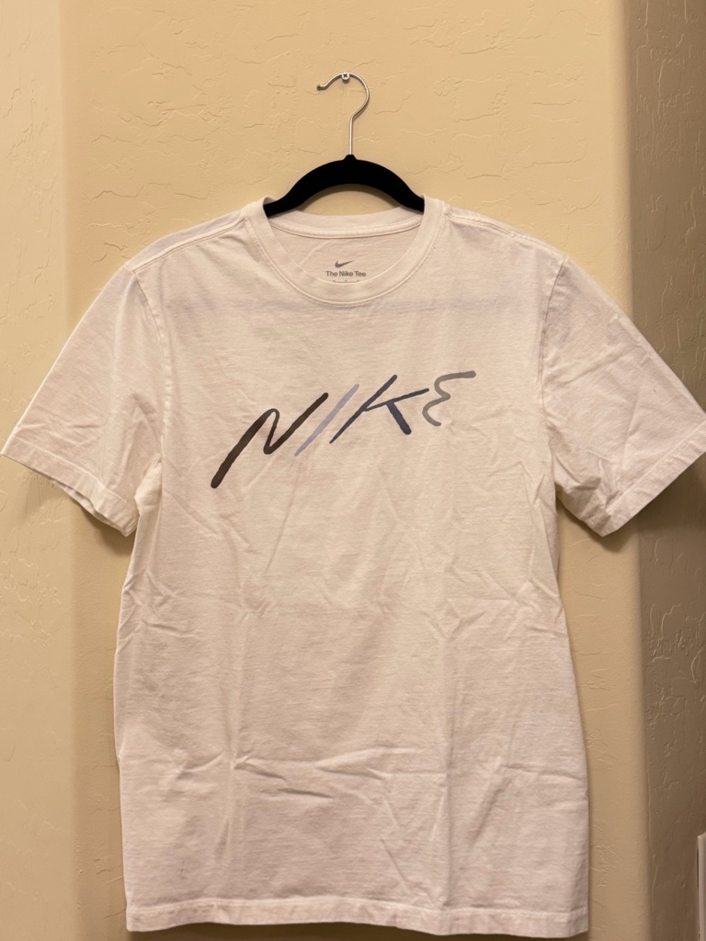 NIKE Classic Men's White Crewneck T-Shirt